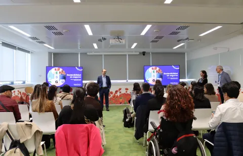 Alumnos del Global Máster en Sostenibilidad visitan la sede de Sabadell Seguros Barcelona
