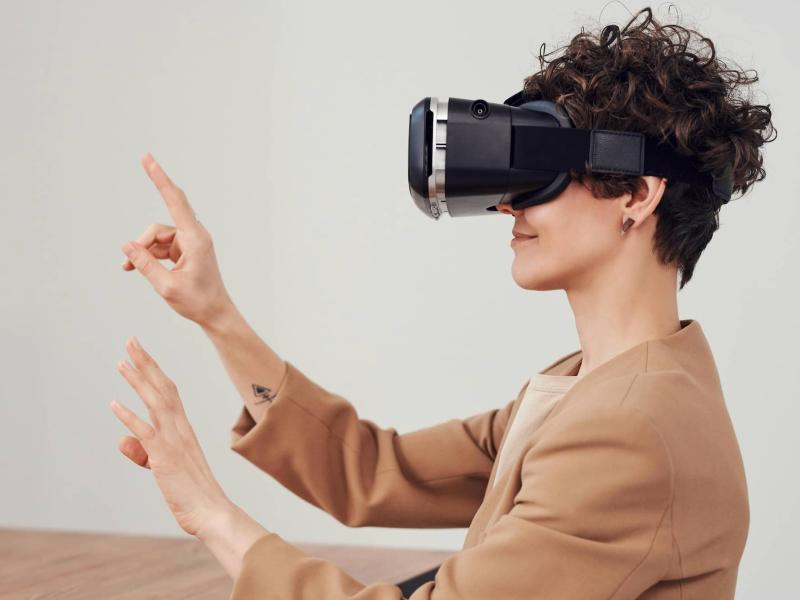 Cuáles son las ventajas y desventajas de la realidad virtual?